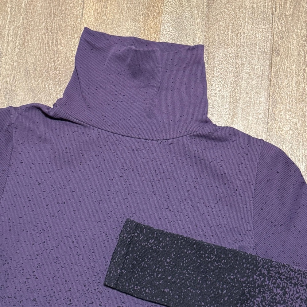 Athleta Women’s L-sleeve Flurry Base Layer Turtle Neck Top Black Purple Size S